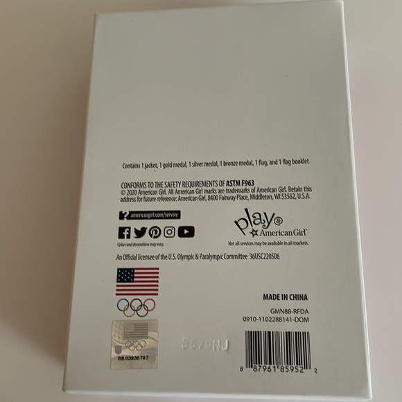 AMERCIAN Girl New never opened!               Team USA Medal Ceremony Set - Picture 2 of 3